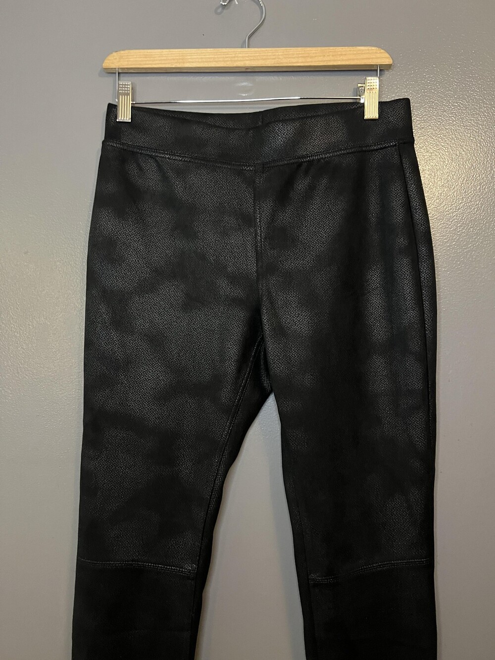 HUE Leggings Womens Medium Black Camo High Rise Stretch Pull On Style 20595